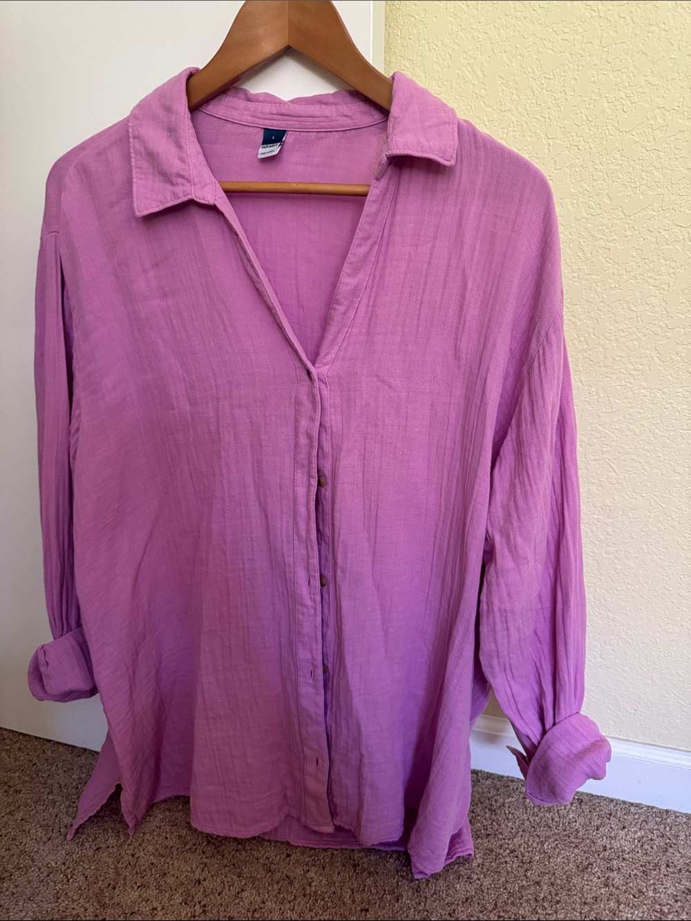 Old Navy Women's Button-Down Shirt in Lavender Pink. Gauze Fabric. Size L